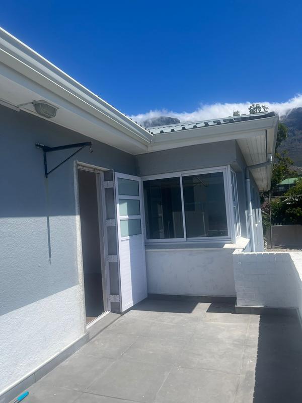 To Let 2 Bedroom Property for Rent in Vredehoek Western Cape